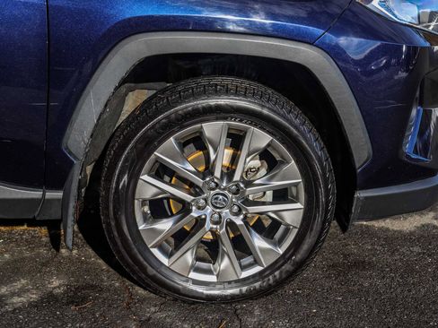 Certified 2019 Toyota RAV4 Limited image 6