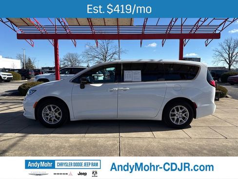 Used 2025 Chrysler Pacifica Select FWD image 4