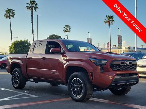 Used 2025 Toyota Tacoma TRD Sport AWD/4WD image 32