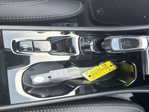 Certified 2024 Volvo XC40 B5 Plus w/ Climate Package image 25