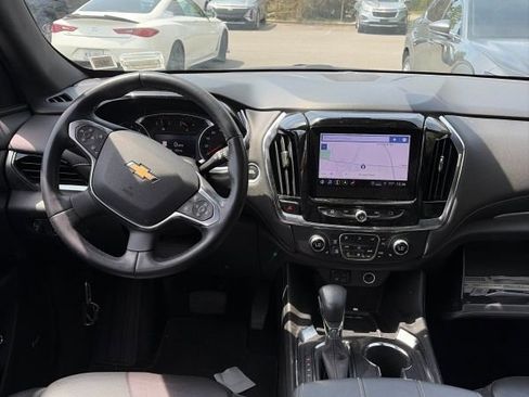 Used 2023 Chevrolet Traverse LT w/ LT Premium Package AWD/4WD image 5