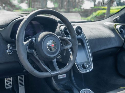 Used 2018 McLaren 570S Spider image 31