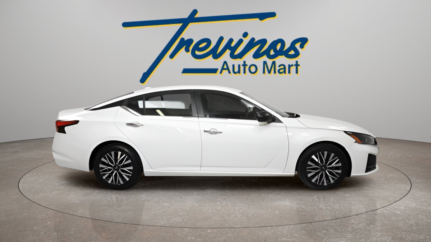 Used 2024 Nissan Altima 2.5 SV FWD image 5