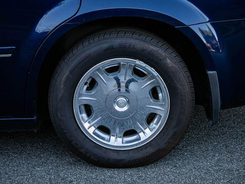 Used 2005 Chrysler 300 Touring image 12