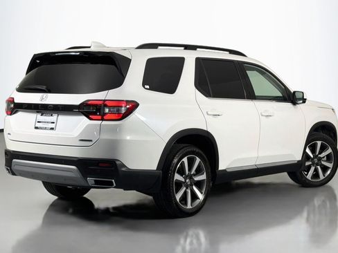 Used 2024 Honda Pilot Touring image 13