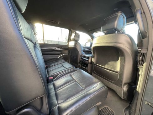 Used 2023 Jeep Wagoneer Series III w/ Preferred Equipment Group image 25