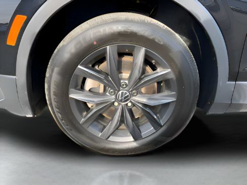 Used 2024 Volkswagen Tiguan SE AWD/4WD image 39