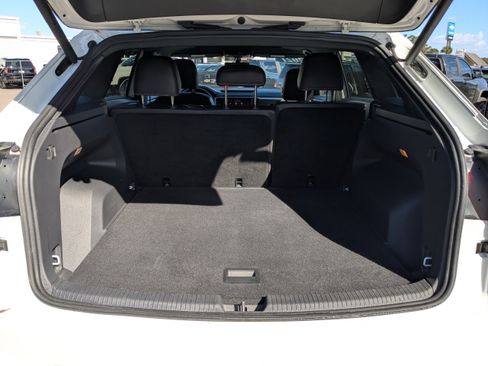 Used 2021 Volkswagen Atlas Cross Sport SE image 12