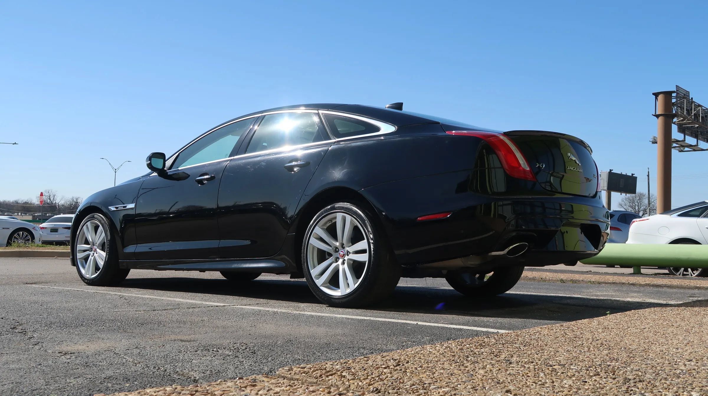 Used 2017 Jaguar XJ R-Sport RWD image 12