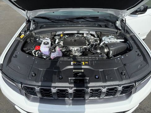 New 2026 Jeep Grand Cherokee Altitude image 21