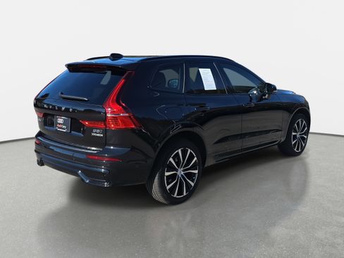 Used 2023 Volvo XC60 B5 Plus w/ Climate Package image 5