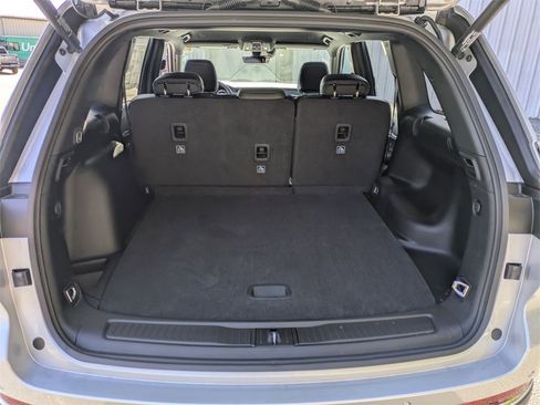 New 2025 Jeep Grand Cherokee Limited image 32