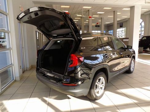 Used 2023 GMC Terrain SLE w/ Driver Convenience Package image 8