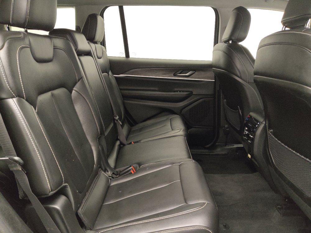 Used 2023 Jeep Grand Cherokee L Limited AWD/4WD image 19