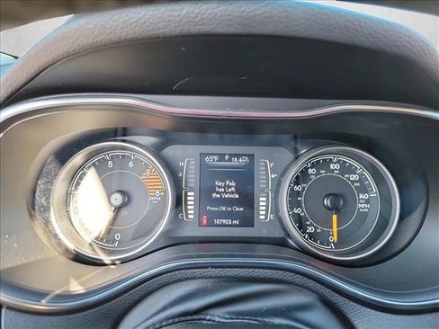 Used 2019 Jeep Cherokee Latitude Plus w/ Comfort/Convenience Group image 18