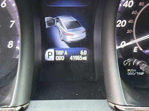 Used 2018 Toyota Avalon XLE image 2