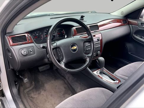 Used 2010 Chevrolet Impala LT FWD image 17