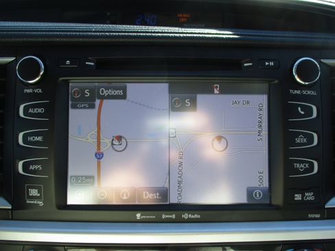 Used 2016 Toyota Highlander Limited image 25