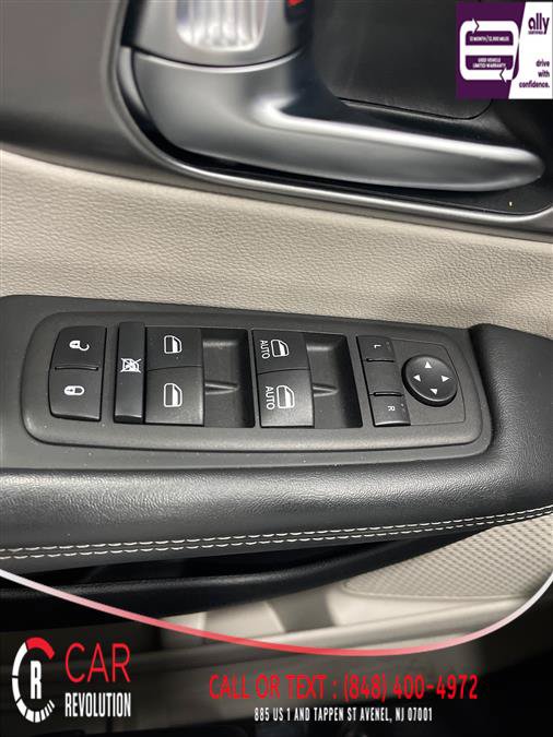 Used 2023 Chrysler Pacifica Touring-L FWD image 35