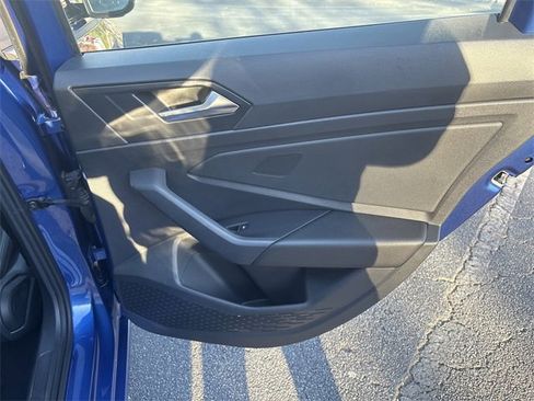 Used 2024 Volkswagen Jetta SE image 17