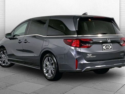 Used 2025 Honda Odyssey Touring image 11