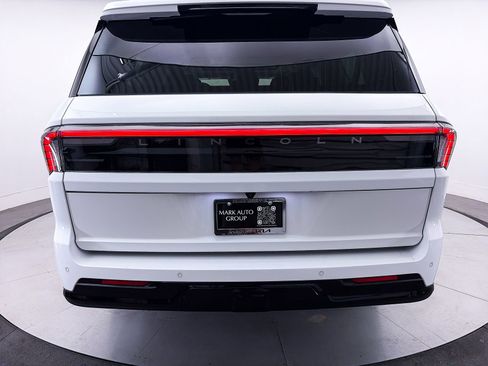 Used 2025 Lincoln Navigator L Reserve image 16
