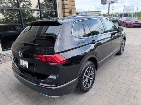 Used 2020 Volkswagen Tiguan SE w/ Panoramic Sunroof Package image 6