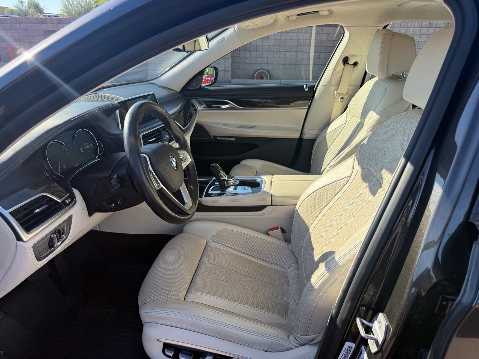 Used 2016 BMW 750i xDrive AWD/4WD image 12