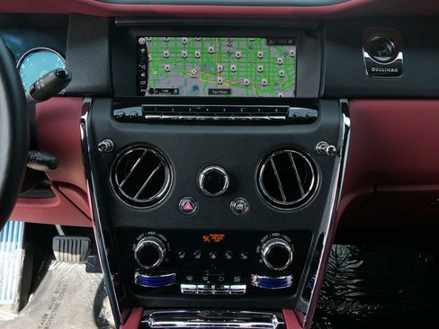 Used 2022 Rolls-Royce Cullinan image 28