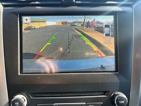 Used 2018 Ford Fusion SE image 21