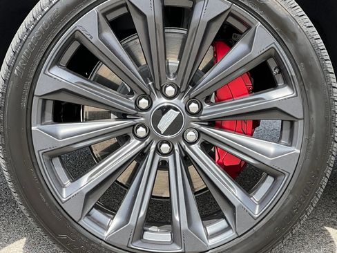 Used 2025 Cadillac Escalade ESV V AWD/4WD image 16
