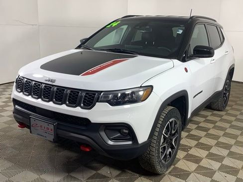 Used 2024 Jeep Compass Trailhawk w/ Trailhawk Convenience Group AWD/4WD image 2