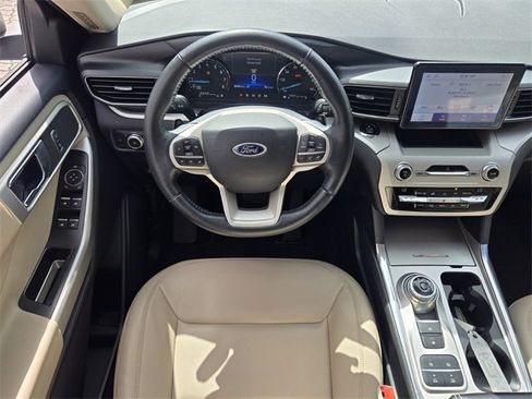 Used 2020 Ford Explorer XLT w/ Equipment Group 202A image 16