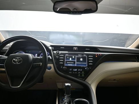 Used 2020 Toyota Camry XLE FWD image 19