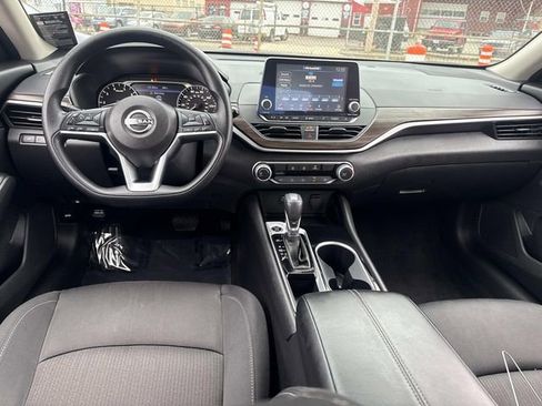 Used 2024 Nissan Altima 2.5 SV image 16
