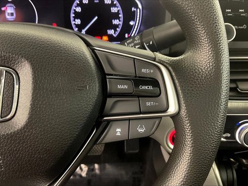 Used 2018 Honda Accord LX image 13
