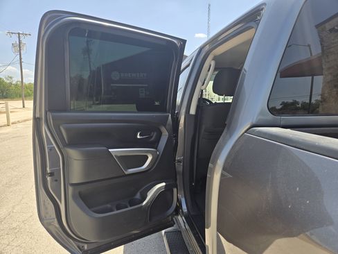 Used 2017 Nissan Titan SV AWD/4WD image 6