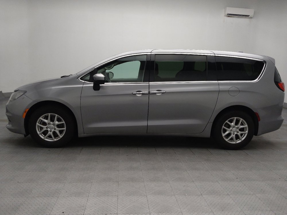 Used 2020 Chrysler Voyager LX FWD image 2