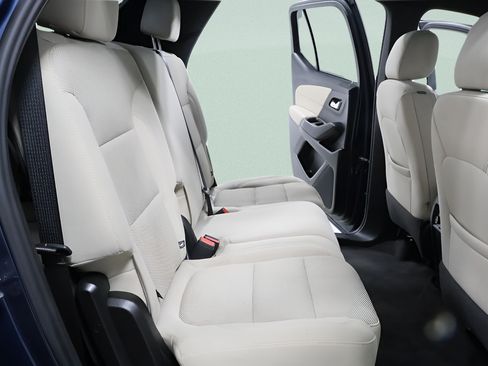 Used 2023 Chevrolet Traverse LS FWD image 29