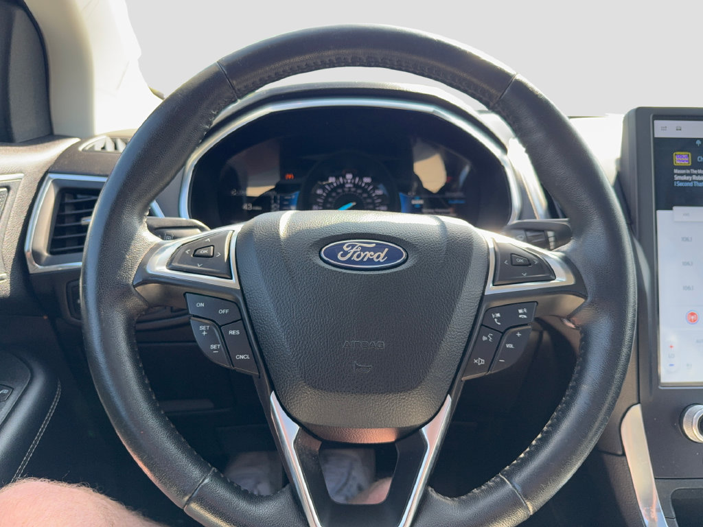 Used 2021 Ford Edge Titanium AWD/4WD image 16