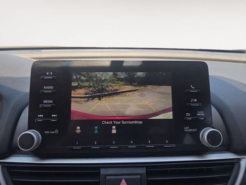 Used 2019 Honda Accord LX image 23
