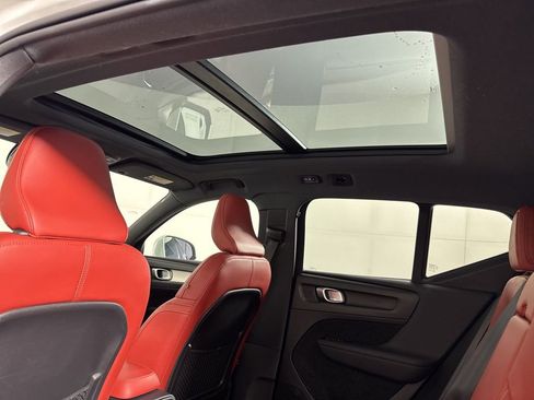 Used 2019 Volvo XC40 T5 Momentum image 22