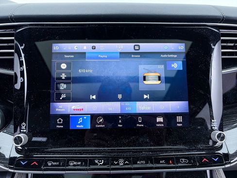 Used 2022 Jeep Wagoneer Series III w/ Premium Group I image 22