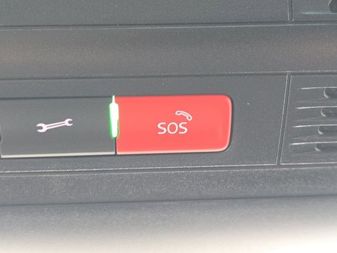 Certified 2023 Volkswagen Tiguan SE R-Line image 25