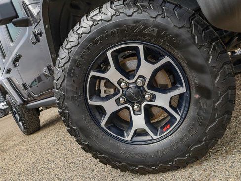 Used 2021 Jeep Wrangler Unlimited Rubicon image 2