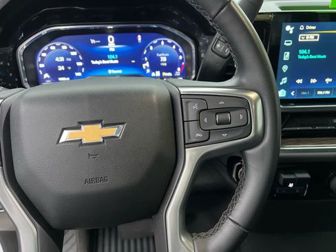 Used 2024 Chevrolet Silverado 2500 LT AWD/4WD image 28