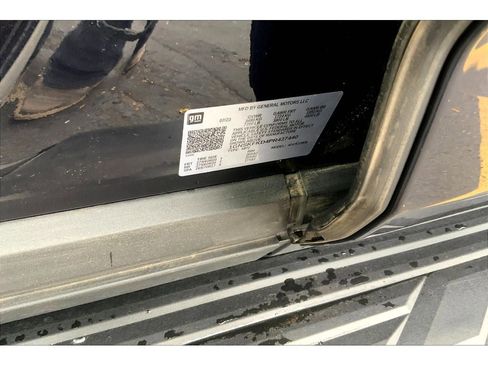 Used 2023 Chevrolet Suburban Premier image 33