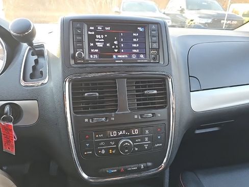 Used 2019 Dodge Grand Caravan GT image 23