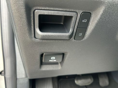 New 2025 Ford Expedition Active image 28