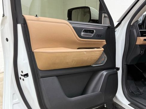 Used 2025 INFINITI QX80 Sensory image 35